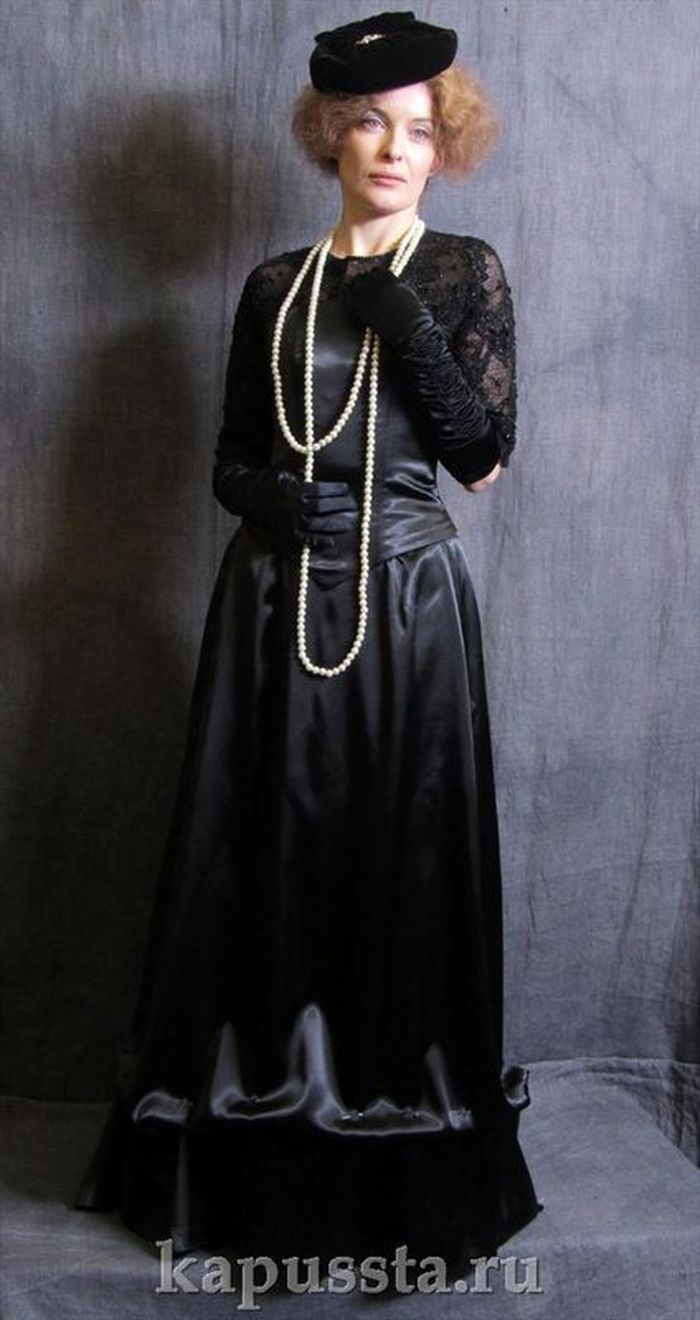 Платье черное с корсетом